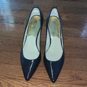 Size 11 navy blue Michael Kors pumps, very gently used